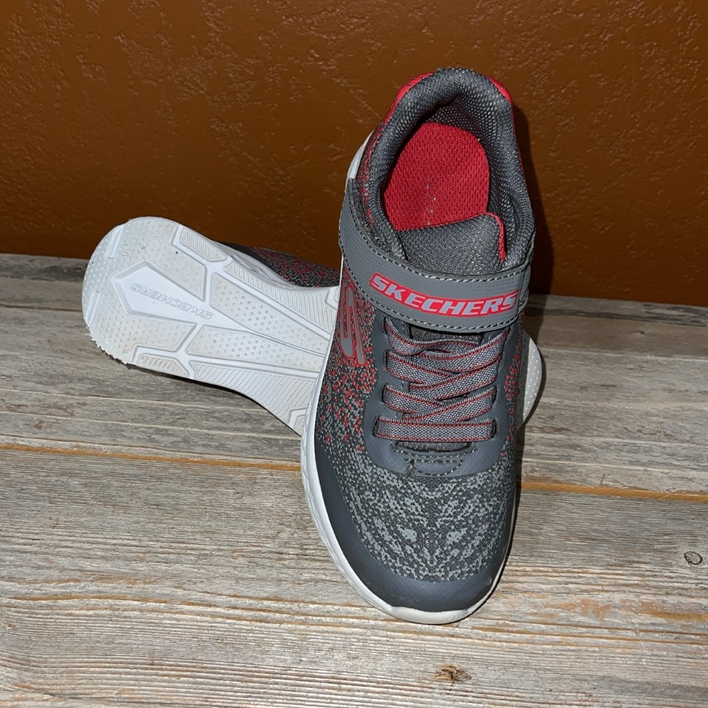 Skechers size 13.5 little boy’s sneakers - Picture 10 of 13